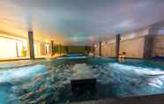 สระว่ายน้ำ 5 Hotel Porta do Sol Conference Center & Spa