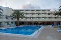 Swimming Pool Hotel Caravelas