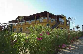 Exterior 4 Marina del Marchese Beach Resort