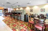 Bar, Kafe, dan Lounge 6 Comfort Inn & Suites