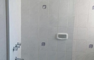 Toilet Kamar 6 Ohasis Jujuy Hotel & Spa
