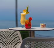Bar, Cafe and Lounge 3 AluaSun Far Menorca Hotel