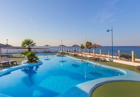 Swimming Pool AluaSun Far Menorca Hotel
