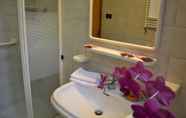 Toilet Kamar 4 Hotel Colonne - Ali Hotels