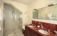 In-room Bathroom 2 Villa Foscarini Cornaro