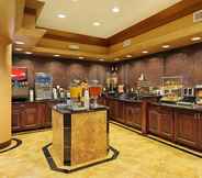 Restaurant 7 Best Western Premier KC Speedway Inn & Suites