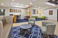 Lobi Holiday Inn Express Hotel & Suites Niles, an IHG Hotel