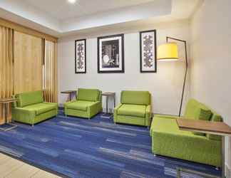 Lobi 2 Holiday Inn Express Hotel & Suites Niles, an IHG Hotel