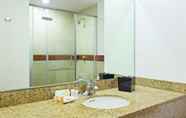 Toilet Kamar 2 Wyndham Garden Cancun Downtown