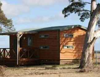 Exterior 2 Seal Bay Cottages