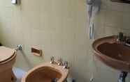 In-room Bathroom 4 Rede Andrade San Martin