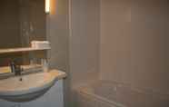 In-room Bathroom 5 Hotel La Terrasse