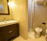 In-room Bathroom 6 Park Oasi Residence