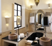 In-room Bathroom 3 Le Farnatchi