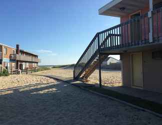 Exterior 2 Beachfront White Sands