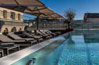 Swimming Pool Five Seas Hotel Cannes, a Member of Design Hotels