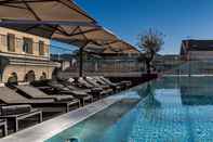 Swimming Pool Five Seas Hotel Cannes, a Member of Design Hotels