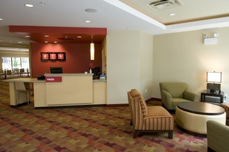 Lobi 4 TownePlace Suites Williamsport