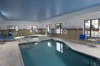 สระว่ายน้ำ TownePlace Suites Williamsport