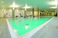 Swimming Pool Radisson Blu Hotel East Midlands Airport