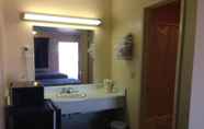 ห้องน้ำภายในห้อง 5 Super 7 Inn Siloam Springs