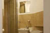 Toilet Kamar King's Cross Hotel