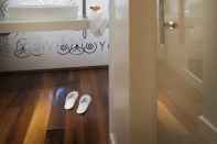 Toilet Kamar Hotel Vis a Vis