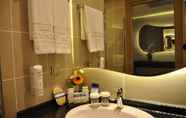 In-room Bathroom 3 Orty Airport Hotel