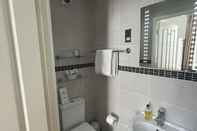 Toilet Kamar Bryn Derwen Guest House