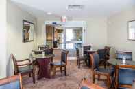 Quầy bar, cafe và phòng lounge Quality Inn Orleans