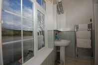 In-room Bathroom Riverside Bideford