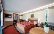 Bedroom 3 Grand Hotel Donat Superior