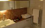 In-room Bathroom 4 Manorhaus Ruthin