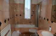 In-room Bathroom 2 Al Glicine