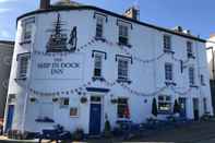 Exterior Ship in Dock Inn