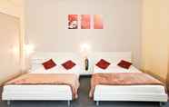 Kamar Tidur 7 Sydney Crecy Hotel