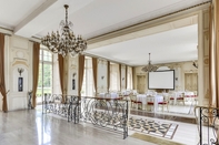 Functional Hall Château d'Ermenonville