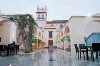 สระว่ายน้ำ Hotel Palacio Marqués de Arizón