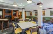 Restaurant 7 Fairfield Inn & Suites Mahwah