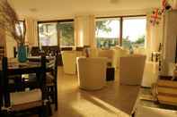 Bar, Cafe and Lounge Sa Fiorida Apartments
