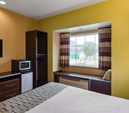 Bedroom 4 SureStay Plus Hotel by Best Western Buckhannon