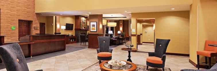 Lobby Holiday Inn Ardmore I-35, an IHG Hotel