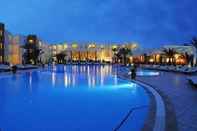Swimming Pool Hotel Green Palm