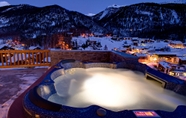 Swimming Pool 6 Mountain Exposure Luxury Chalets & Penthouses & Apartments