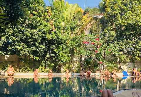 Swimming Pool Billabong Hostel