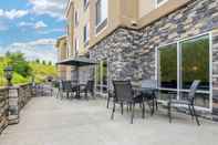 Common Space Fairfield Inn & Suites by Marriott Slippery Rock