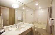 In-room Bathroom 4 Hotel Den Haag