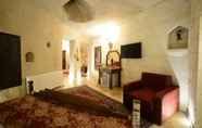 Lobi 2 Roma Cave Suite Hotel