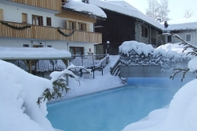 Swimming Pool Loc Hotel Alpen Sports