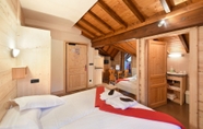 Bedroom 4 Loc Hotel Alpen Sports